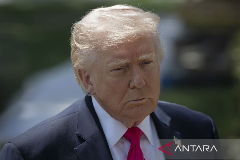 Presiden Amerika Serikat Donald Trump berbicara kepada pers sebelum berangkat dari Gedung Putih menuju Las Vegas, Nevada pada 16 April 2026, di Washington DC. ANTARA/Celal Güneş/Anadolu/pri. (ANTARA/C