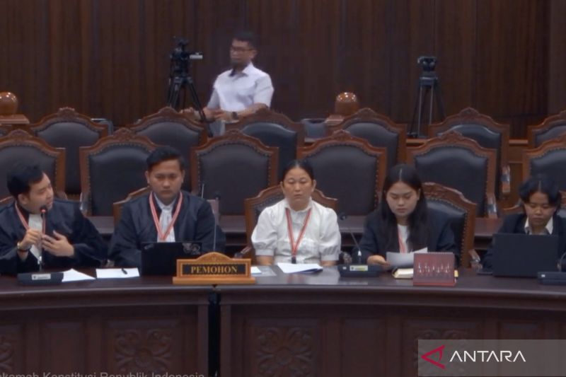 Tangkapan layar - Sidang perdana Perkara Nomor 267/PUU-XXIII/2025 terkait uji materi KUHP dan KUHAP baru di Ruang Sidang Pleno Mahkamah Konstitusi, Jakarta, Jumat (9/1/2026). ANTARA/Fath Putra Mulya  