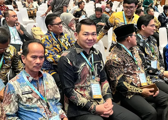 Foto: Bupati Kapuas Hulu Fransiskus Diaan Hadiri Rakornas Pengelolaan Sampah di JICC | Pifa Net