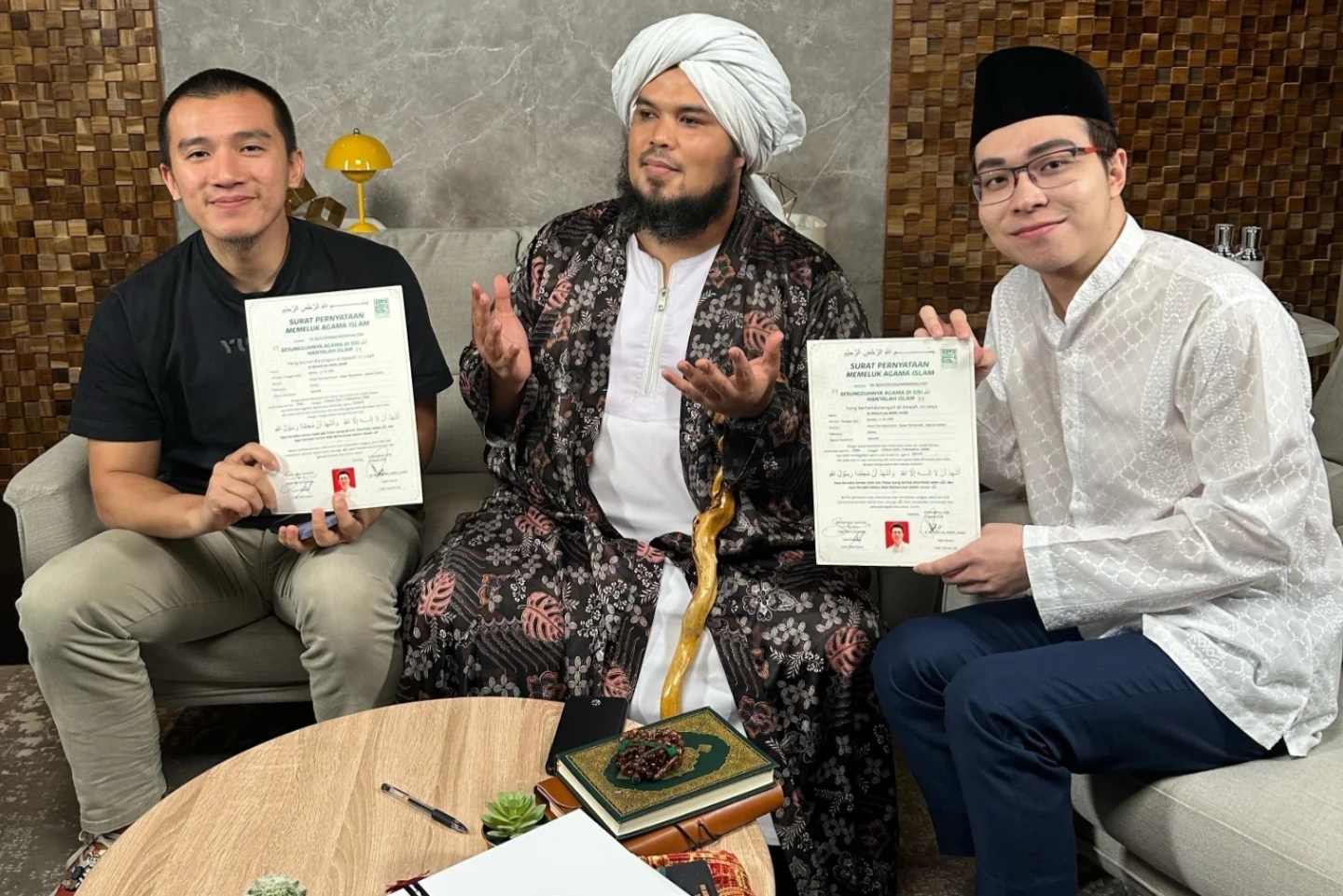 Foto: Ustadz Derry Sulaiman Klaim Hotman Paris, Denny Sumargo, dan Willie Salim Akan Segera Mualaf | Pifa Net