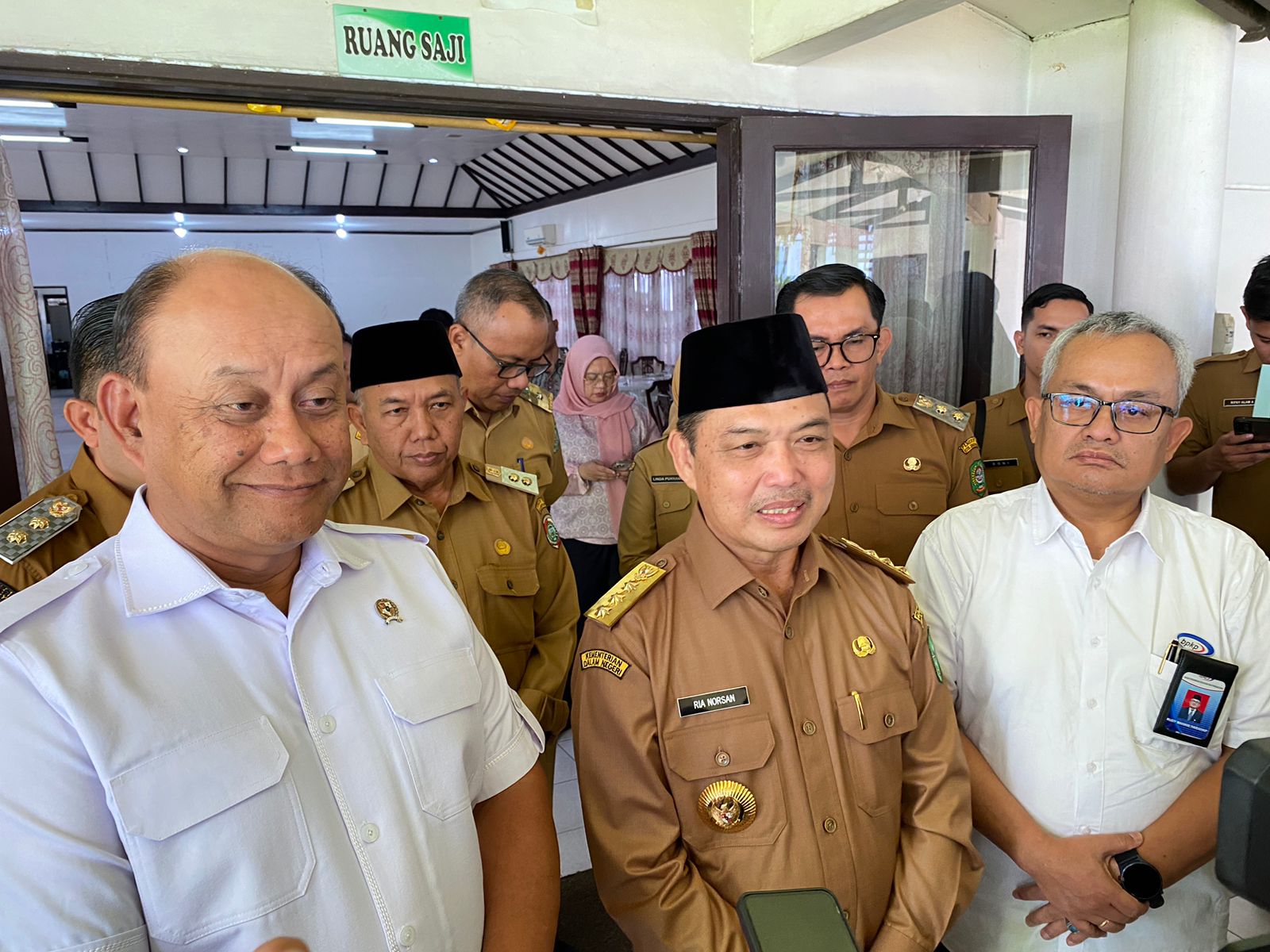 Foto: Pemprov Kalbar Serahkan 49 Ekor Sapi Kurban, Termasuk Satu dari Presiden Prabowo | Pifa Net