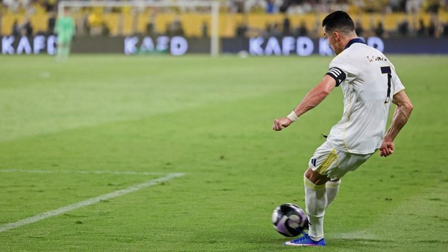 Foto: Tangis Haru Cristiano Ronaldo Warnai Gelar Juara Al Nassr di Liga Arab Saudi | Pifa Net