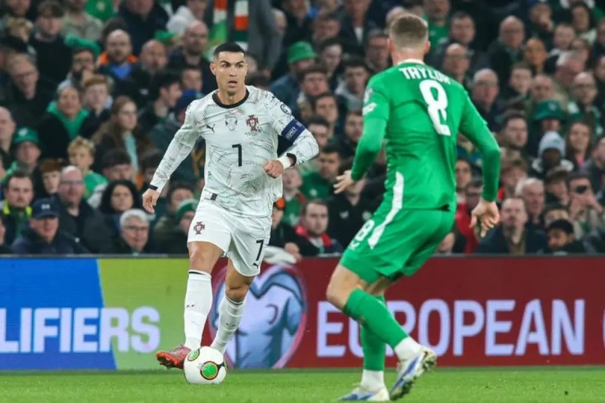 Foto: Irlandia Bekuk Portugal 2-0, Cristiano Ronaldo Dikartu Merah Langsung | Pifa Net