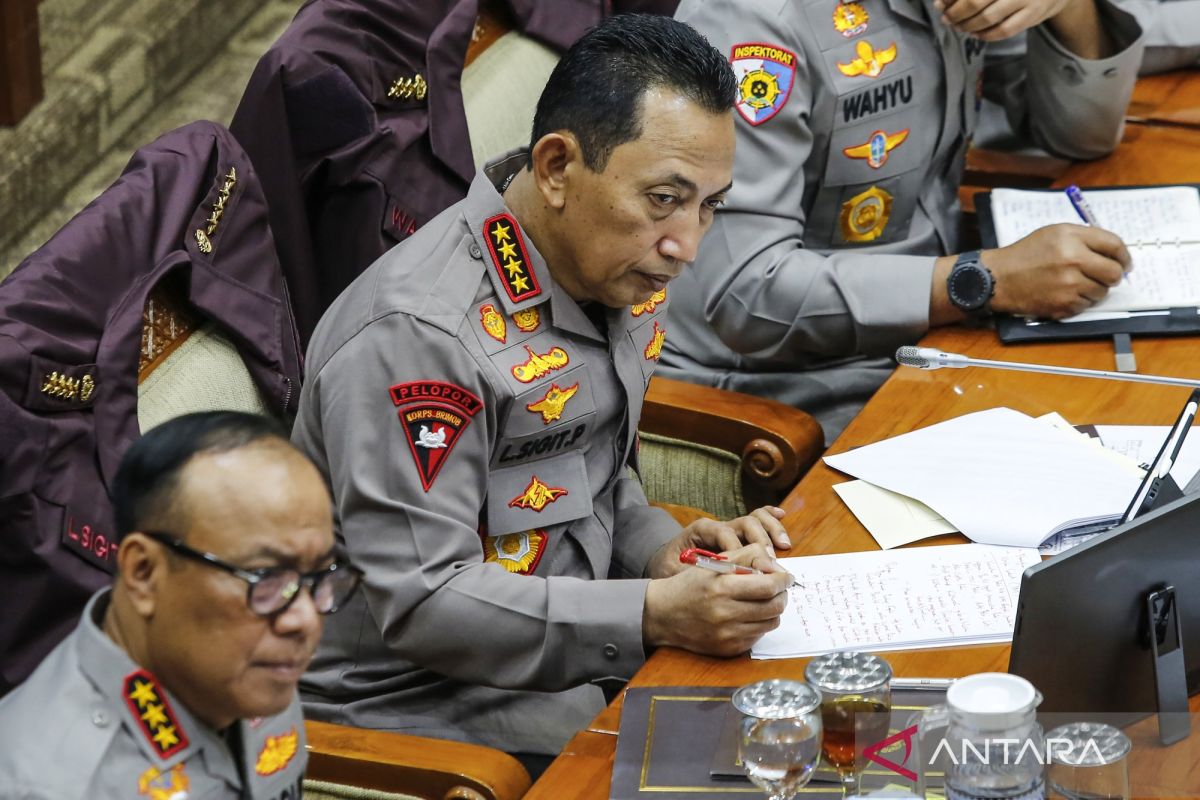 Foto: Kapolri Tegaskan Tolak Polri di Bawah Kementerian: Posisi di Bawah Presiden Sudah Ideal | Pifa Net