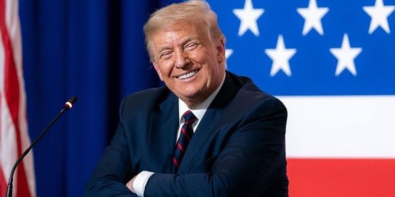 Foto: Donald Trump Berseloroh Ingin Jadi Pengganti Paus Fransiskus | Pifa Net