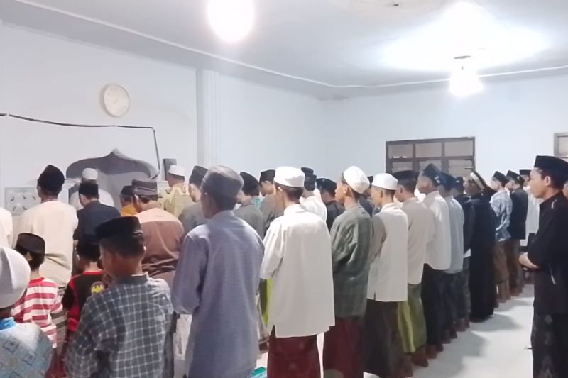 Foto: Sebagian Umat Muslim Jember–Bondowoso Mulai Puasa Ramadhan Hari Ini | Pifa Net