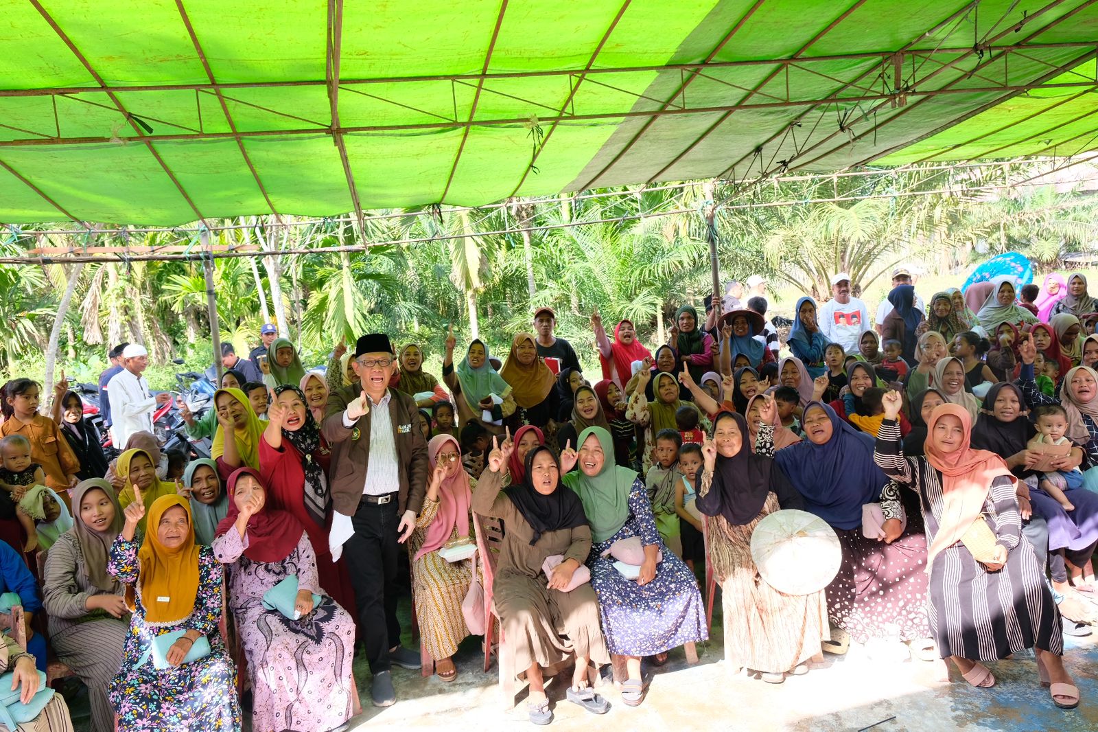 Foto: Demi Sekolah Gratis, Warga Sungai Kunyit Solid Dukung Sutarmidji di Pilgub Kalbar | Pifa Net