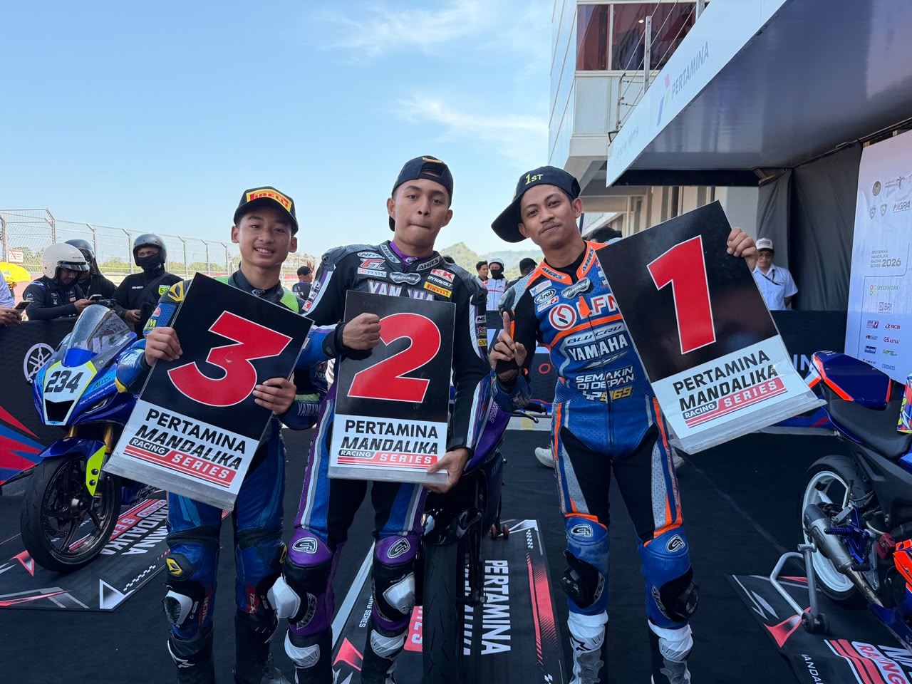 Tampil Konsisten, Rider Yamaha Pertahankan Puncak Klasemen Mandalika Racing Series dan Memenangi Race