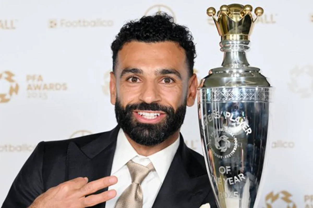 Penyerang klub Liga Inggris Liverpool Mohamed Salah menyabet gelar penghargaan PFA player of the year musim 2024/2025. (X/footballontnt)