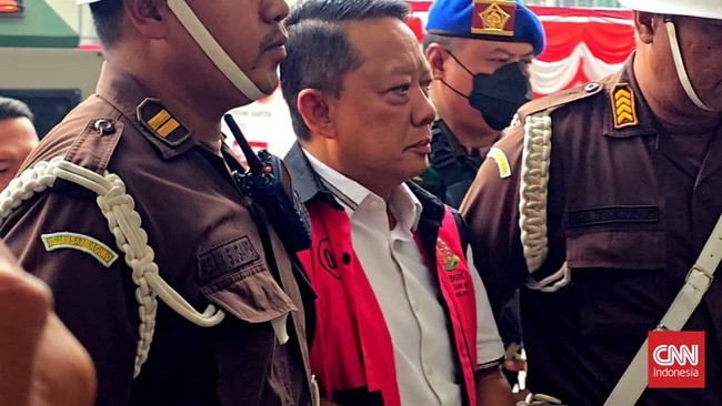 Foto: Febrie Adriansyah Bantah Terima Rp40 Miliar dari Tan Kian | Pifa Net