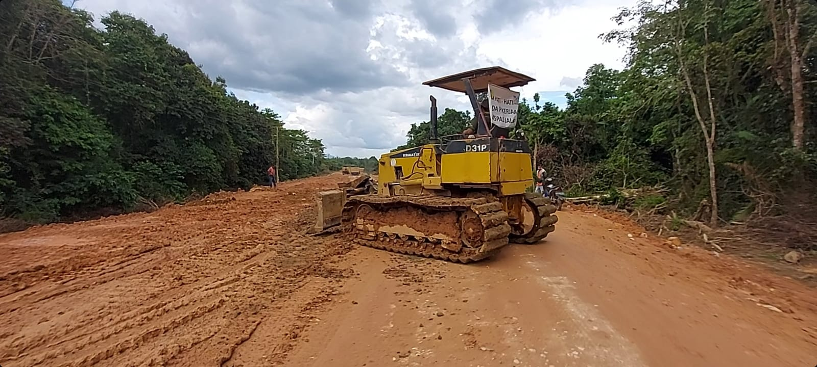 Foto: Pengerjaan Jalan Sungai Kelik - Siduk Ketapang Rampung Desember 2021 | Pifa Net