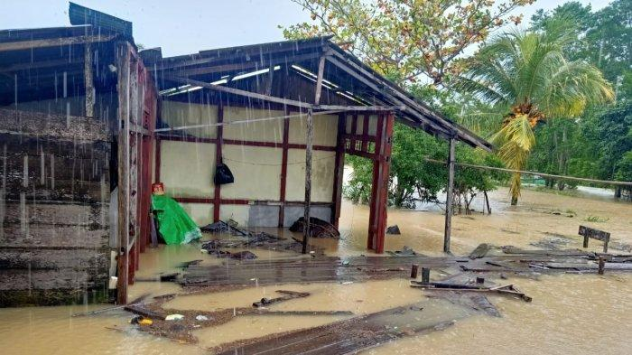Foto: Banjir Besar Landa Kayong Utara, Pulau Maya yang Paling Parah Dampaknya | Pifa Net