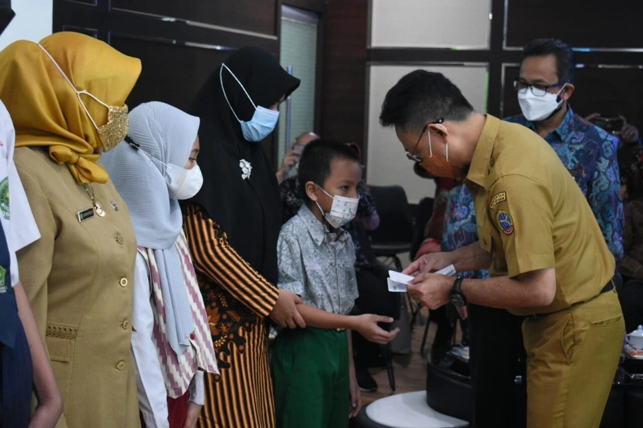 Foto: Hari Indonesia Menabung, Edi Ajak Pelajar Menabung Sejak Dini | Pifa Net