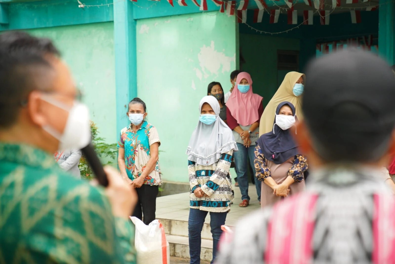 Foto: 82 KK Penghuni Rusunawa di Pontianak Terima Bantuan Beras  | Pifa Net
