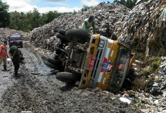 Situasi Jalan Menuju TPA Kilometer 7 yang Licin, Foto: Dok. Dinas Lingkungan Hidup Sintang