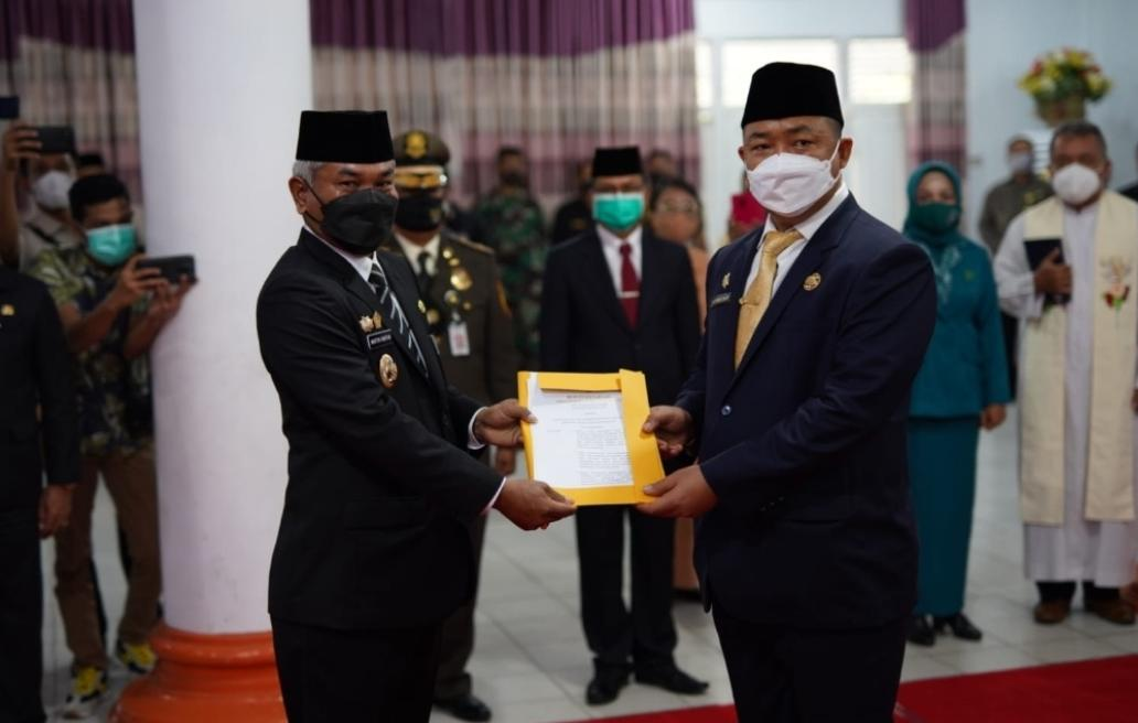Foto: Alexander Wilyo Resmi Dilantik Oleh Bupati Ketapang Sebagai Sekda  | Pifa Net