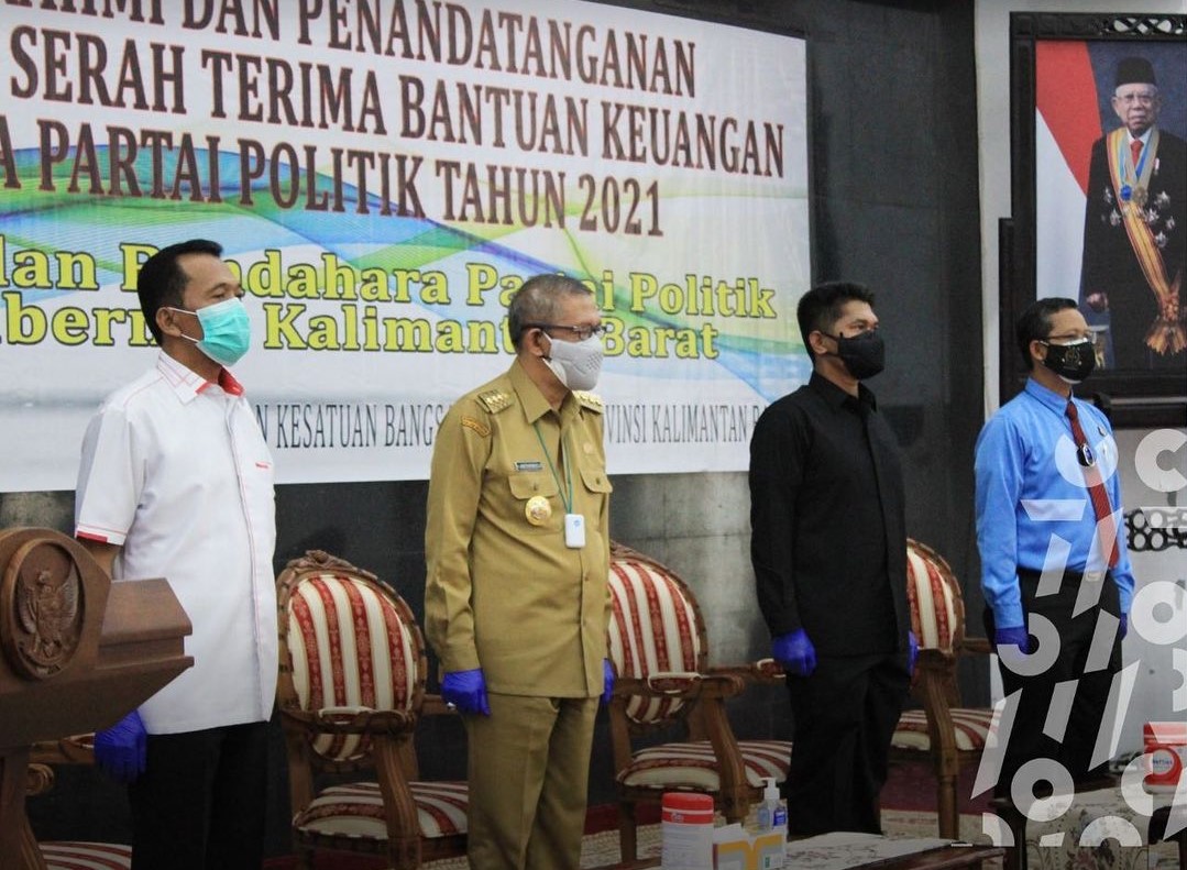 Foto: Gubernur Kalbar Serahkan Bantuan Keuangan 3,2 M Kepada 12 Parpol di Kalbar | Pifa Net