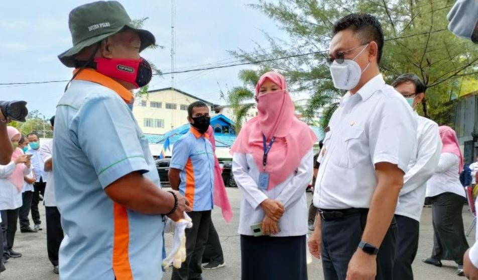 Foto: Berikan Bantuan Walikota Pontinak Ajak Masyarakat Lebih Peduli Terhadap Sesama  | Pifa Net