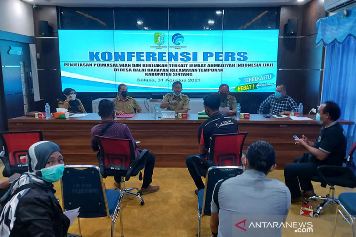 Foto: Polisi Tangkap 10 Orang Terduga Pelaku Perusak Tempat Ibadah Jemaah Ahmadiyah Sintang | Pifa Net