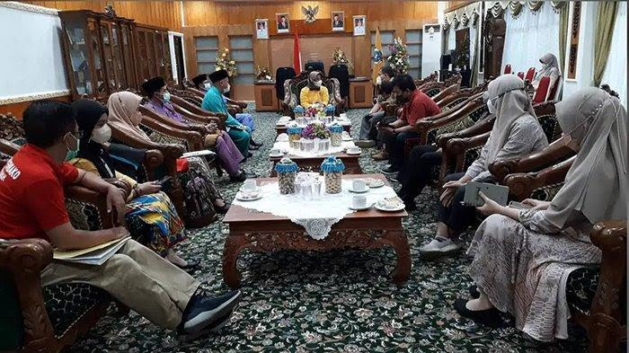 Foto: Bupati Mempawah Erlina Terima Kunjungan BPK RI Perwakilan Provinsi Kalbar | Pifa Net