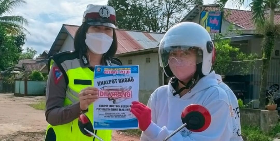 Foto: Tingkatkan Kesadaran Masyarakat, Polres Melawi Barikan Poster Himbauan | Pifa Net