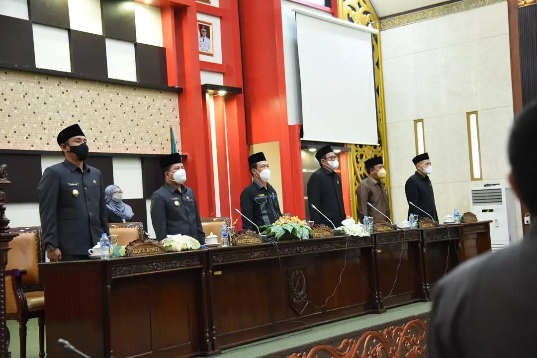 Foto: Jajaran Tertinggi Pemkab Sambas Hadiri Rapat Paripurna DPRD | Pifa Net