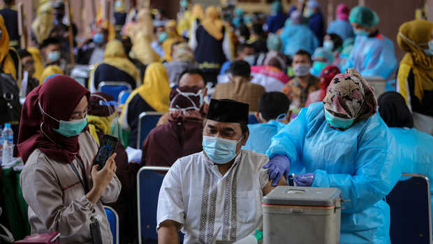 Foto: HUT Ke-22, Pemkab Landak Gelar Vaksinasi Masal Covid-19 | Pifa Net