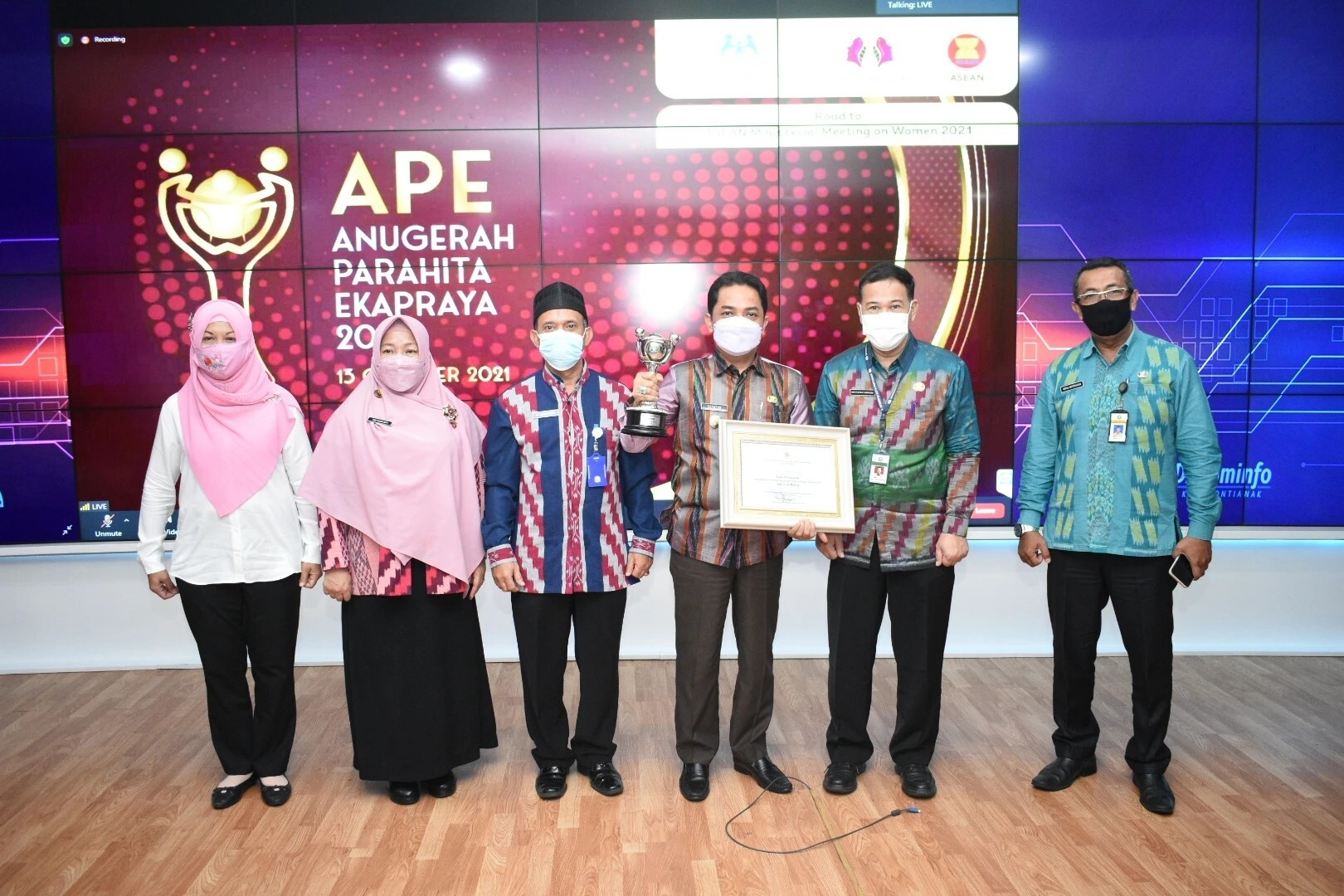 Foto: Kota Pontianak Raih Penghargaan APE dari Menteri PP-PA | Pifa Net