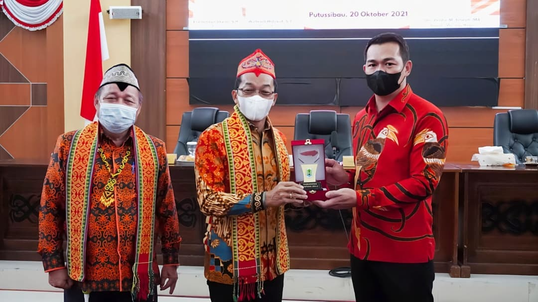 Foto: Memendam Keinginan 7 Tahun, Akhirnya Bupati Murung Raya Tiba di Kapuas Hulu | Pifa Net