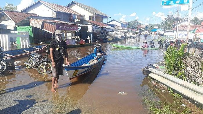 Foto: Banjir di Sintang Rendam 12 Kelurahan dan 8 Desa | Pifa Net