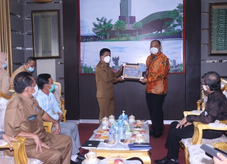 Foto: Pemkab Sambas Terima Piagam WTP Laporan Keuangan Pemerintah Daerah 2020 | Pifa Net