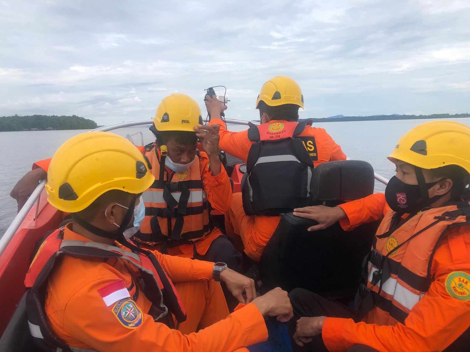 Foto: Akibat Cuaca Buruk, Pemuda Tenggelam Saat Naik Kapal Tujuan Rasau Jaya  | Pifa Net