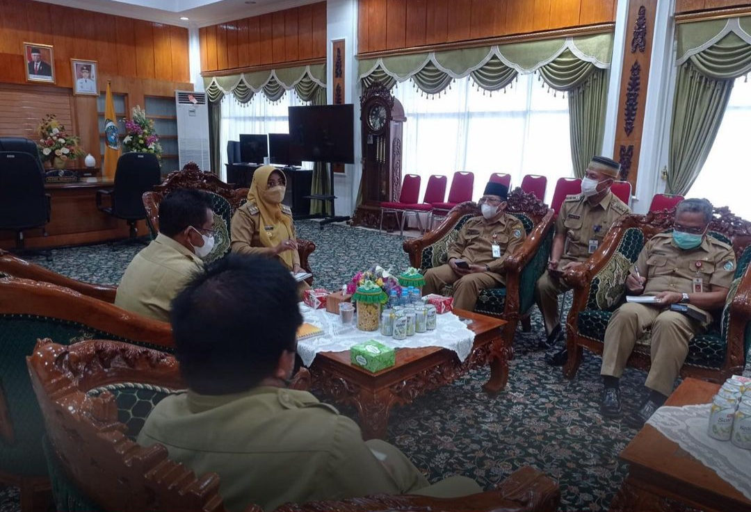 Foto: Bupati Mempawah Pimpin Rapat Terbatas Evaluasi dan Monitoring Pelaksanaan Vaksinasi Covid-19 | Pifa Net