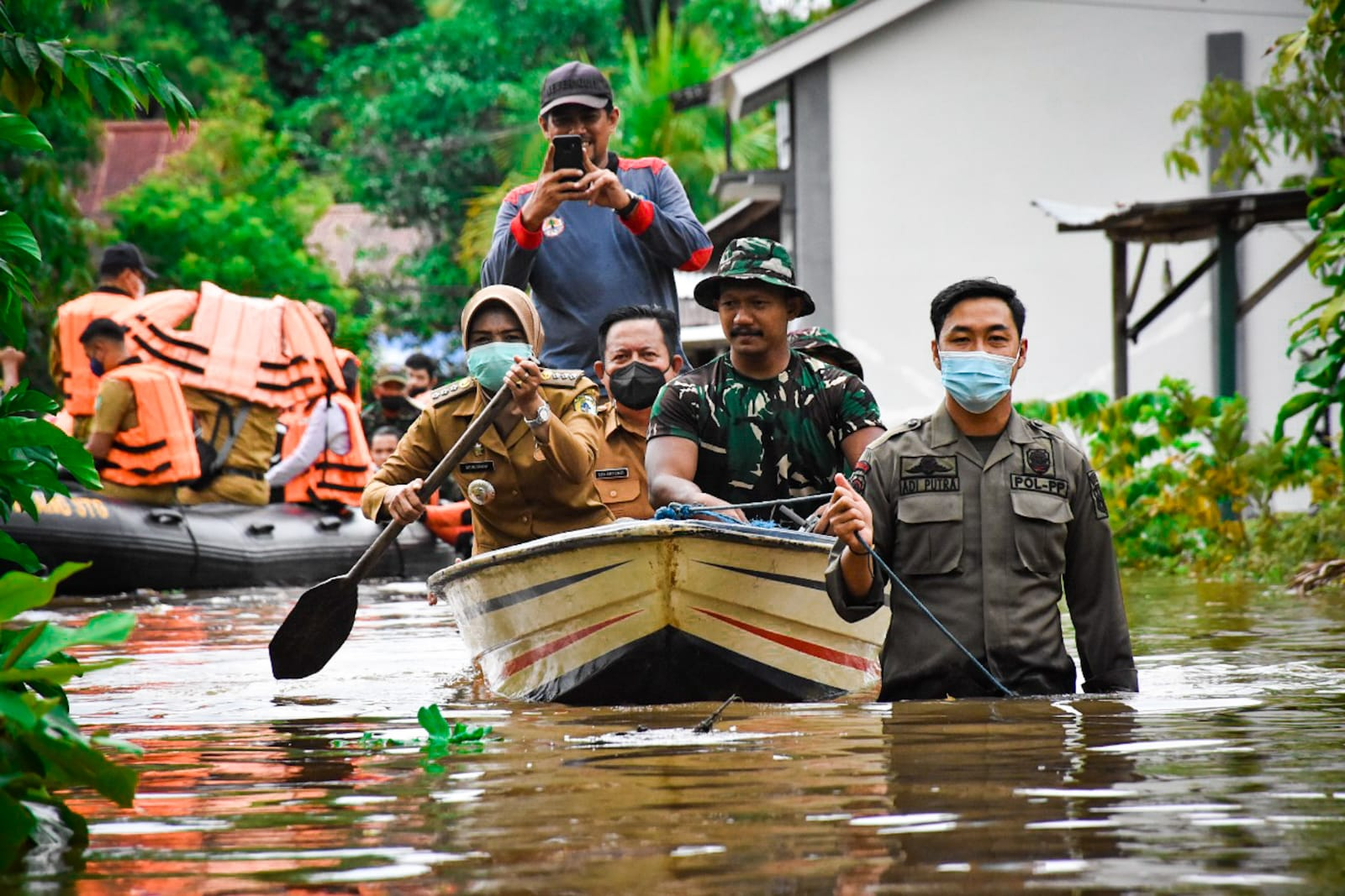 Foto: Sebanyak 409 Warga Sintang Terdata Alami Berbagai Keluhan Kesehatan Selama Banjir | Pifa Net