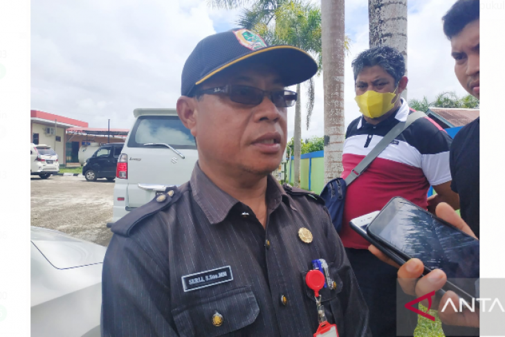 Foto: Tinjau Antrian SPBU, Serli Pastikan Stok BBM di Kapuas Hulu Aman | Pifa Net