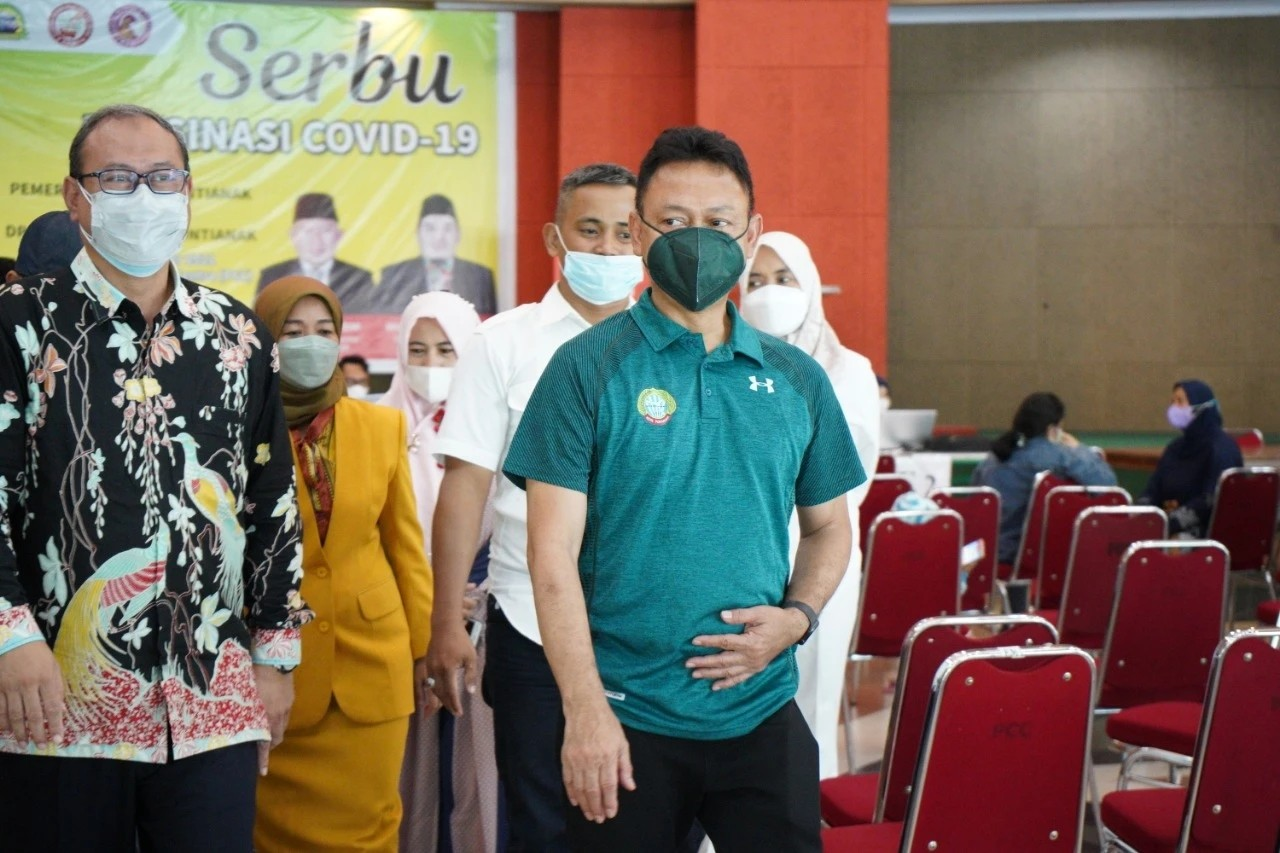 Foto: Gelar Vaksinasi, Wako Pontianak Apresiasi IWAPI yang Sukses Menarik Antusias Masyarakat | Pifa Net