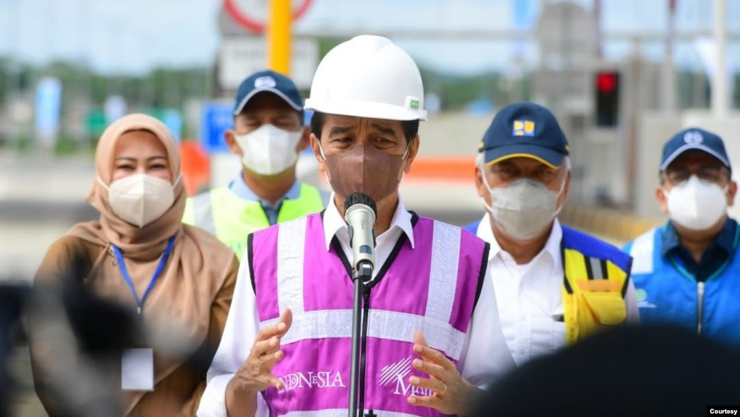 Foto: Jokowi: Banjir di Sintang Karna Area Tangkapan Hujan Yang Rusak, Akan Ada Program Penghijauan Tahun Depan | Pifa Net