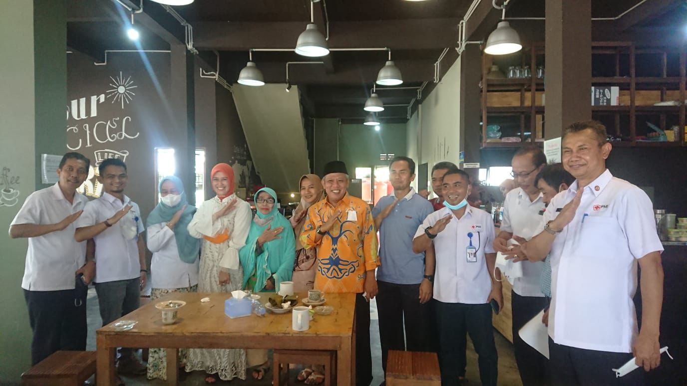 Foto: Bupati Muda Bangga Antusias Warga dan Keterlibatan PMI Kubu Raya Dukung Percepatan Vaksinasi Covid-19. | Pifa Net