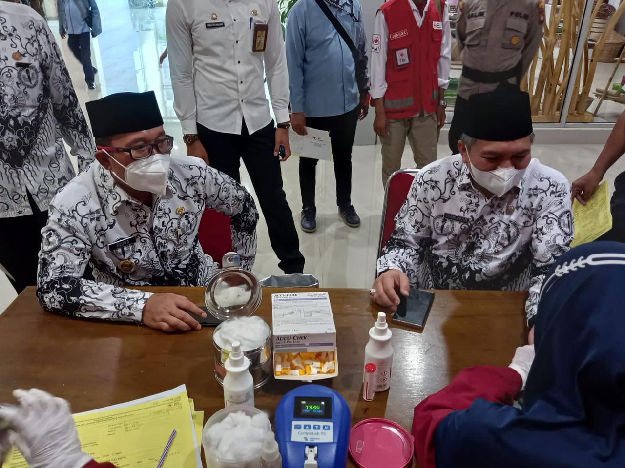 Foto: Peringati Hari PGRI Ke-76, Pemkab Kubu Raya Gelar Donor Darah | Pifa Net