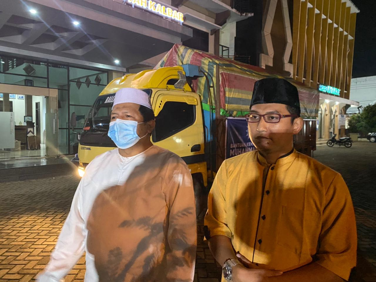 Foto: Muhammadiyah Berikan Ribuan Paket Sembako ke Sintang dan Sekadau | Pifa Net