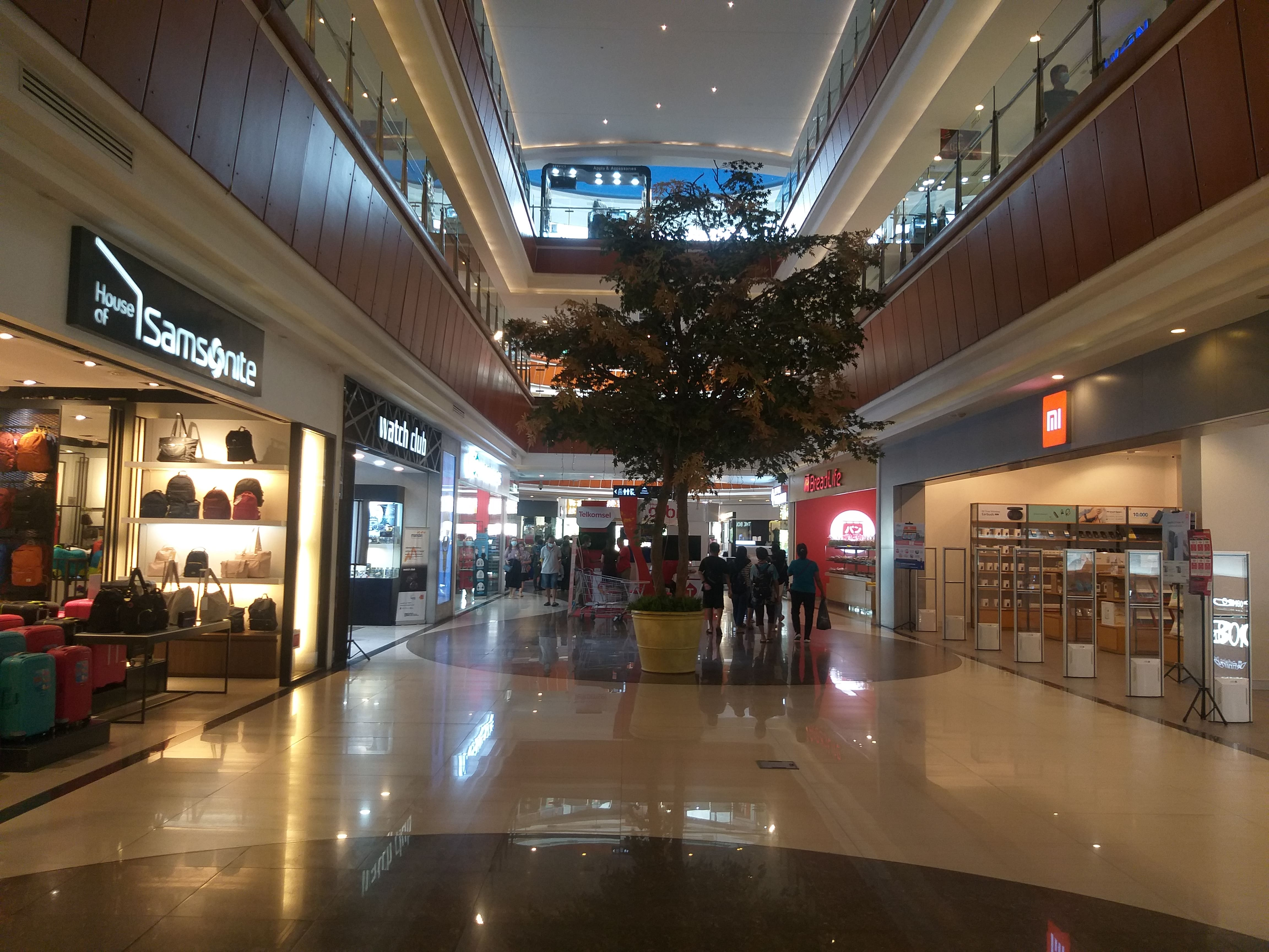 Foto: Sudah Beberapa Pekan Diterapkan, Scan Barcode Aplikasi Peduli Lindungi Intensitas Pengunjung Ayani Megamall Pontianak Masih Normal | Pifa Net