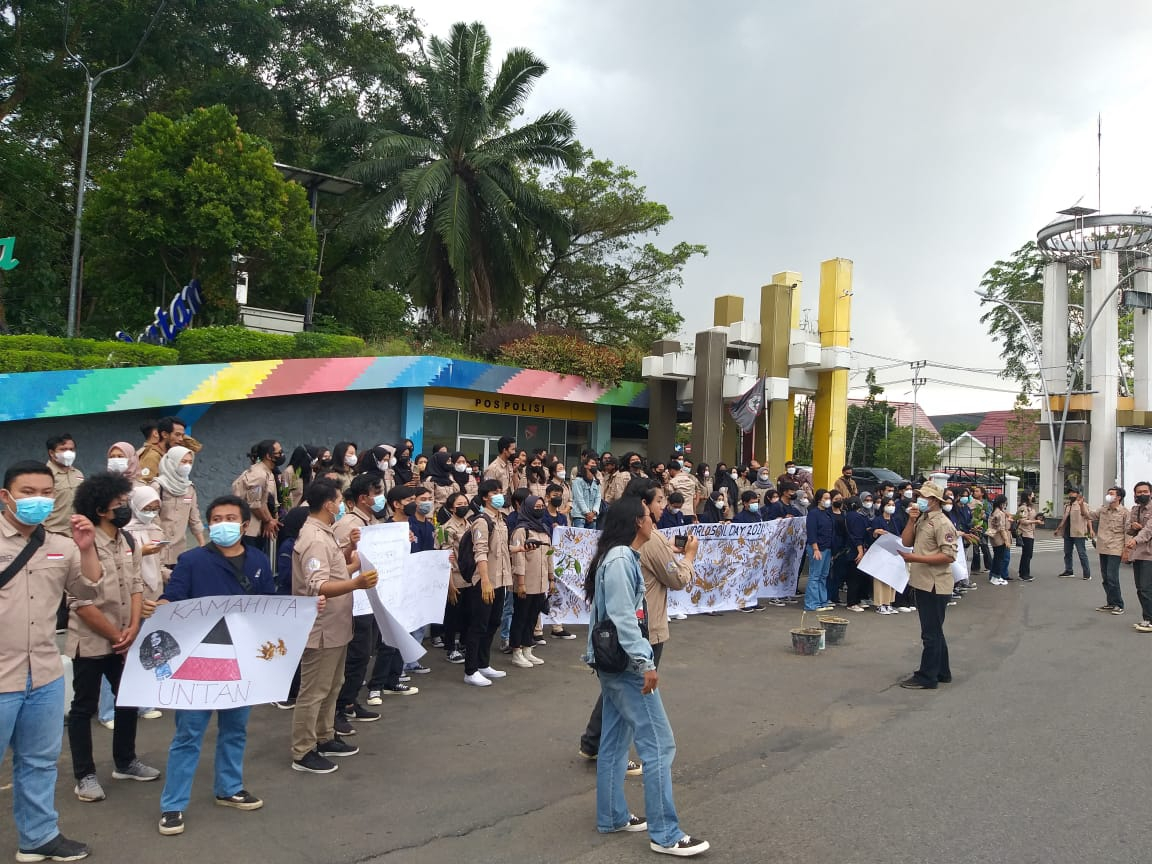 Foto: Sambut Peringatan Hari Tanah Sedunia KAMIHITA Untan Gelar Aksi, Agar Masyarakat Sadar Pentingnya Menjaga Tanah | Pifa Net