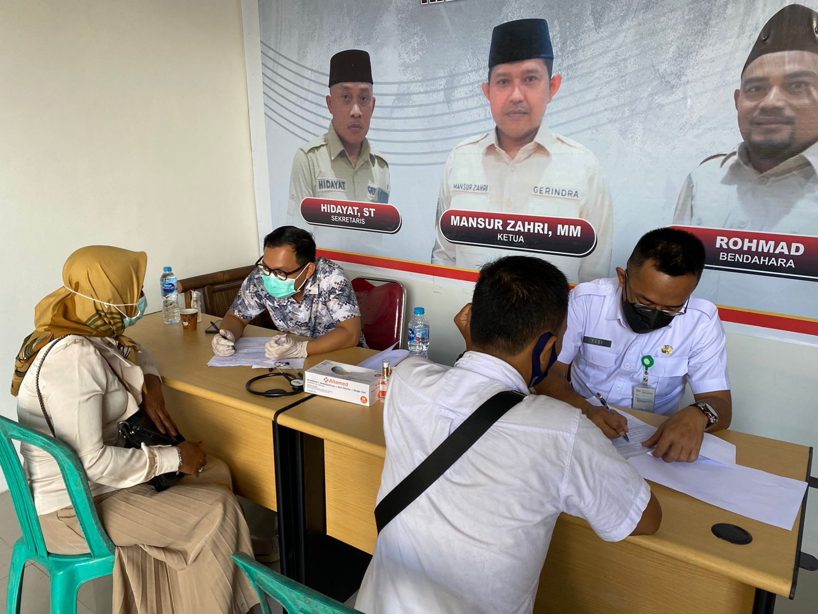 Foto: Gerinda Berikan Aksinya Melewati Vaksinasi Massal dan Membagikan Ratusan Gula 2 KG | Pifa Net