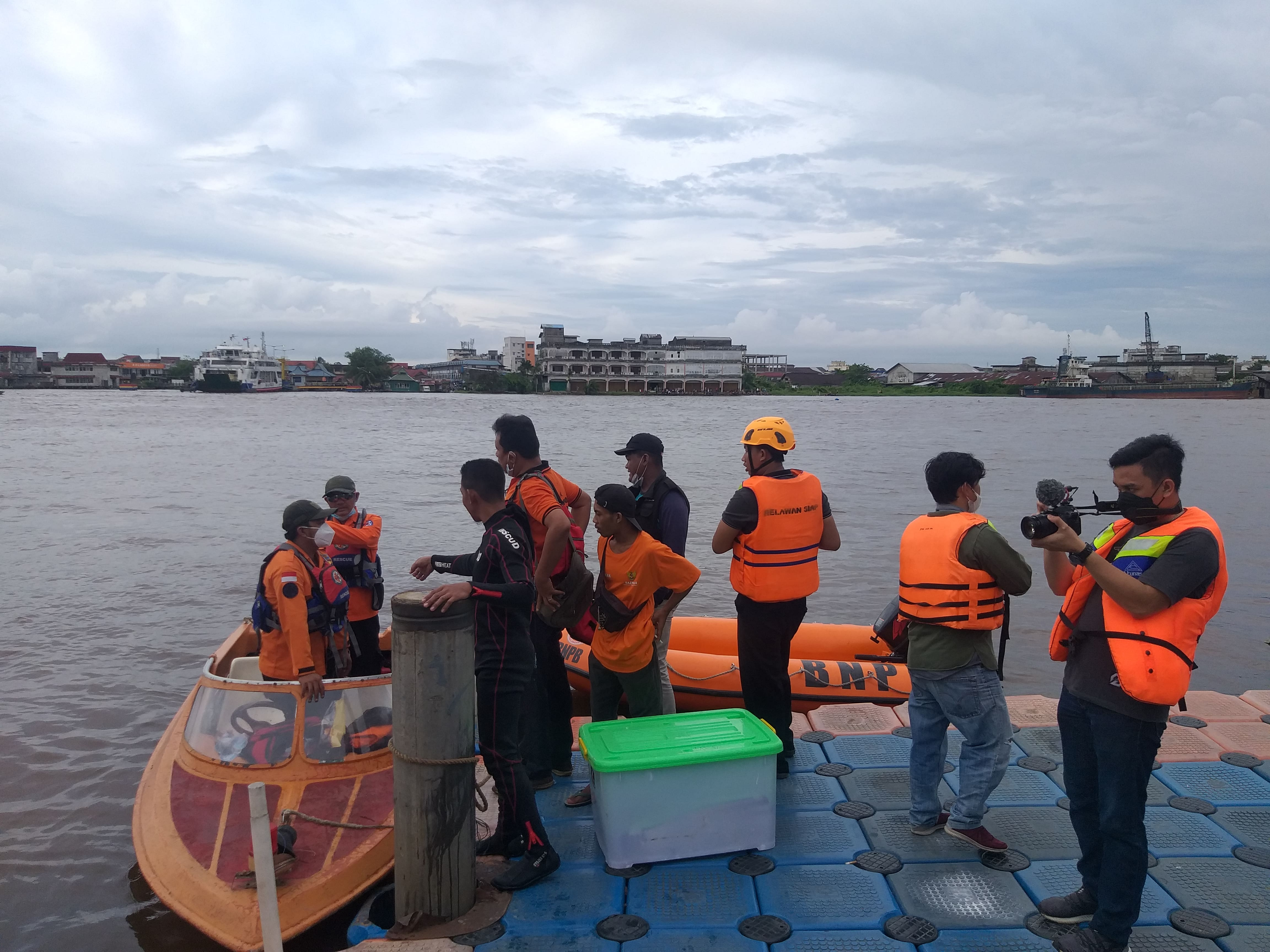Foto: Kronologis Kecelakaan Speed Yang Menyebabkan Tenggelamnya 2 Warga Siantan, Pontianak   | Pifa Net