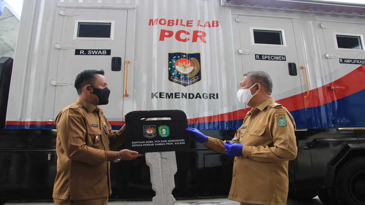 Foto: Pemkab Sambas Terima Mobile Lab PCR Agar Permudah Penanganan Covid-19  | Pifa Net