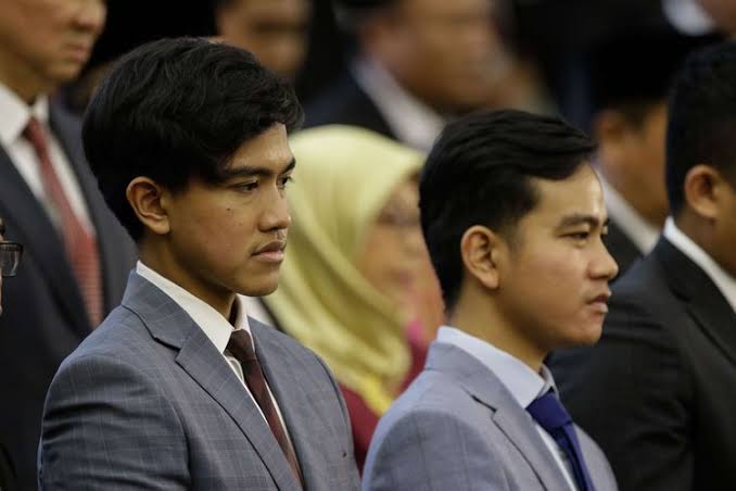 Foto: Dua Putera Presiden Jokowi Dilaporkan  Ke KPK Oleh Mantan Aktivis 98 | Pifa Net