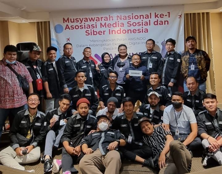 Foto: AMSINDO Punya Admin Sosial Media di Seluruh Indonesia dengan 100 Juta Followers | Pifa Net