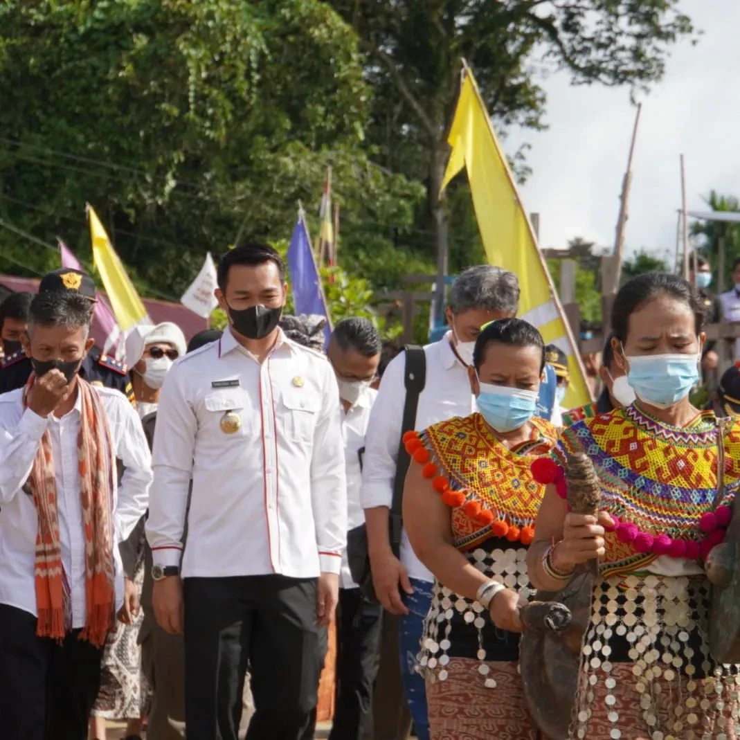 Foto: Bupati Kapuas Hulu Laksanakan 6 Agenda di Desa Batu Lintang | Pifa Net