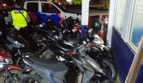 Foto: Balap Liar di Sekadau, Belasan Pelaku Berhasil Diamankan Polisi | Pifa Net