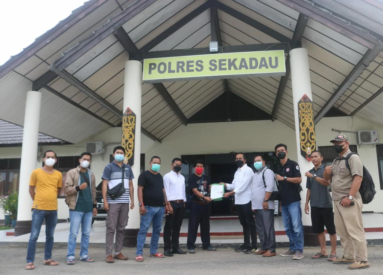 Foto: Laporkan Edy Mulyadi Ke Polres, 5 OKP Di   Sekadau Minta Aparat Keamanan Segera Lakukan Penyelidikan dan Penindakan | Pifa Net